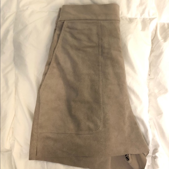 Aritzia Wilfred Suede Bossier Shorts Size S - Picture 6 of 8